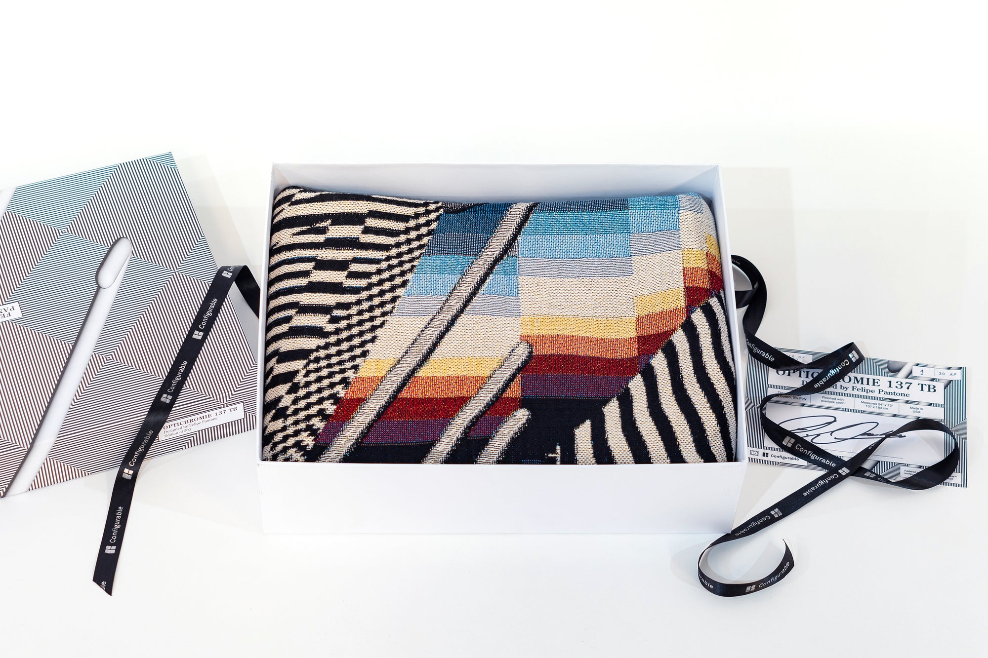 'OPTICHROMIE 137' Throw Blanket